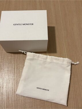GENTLE MONSTER White Drawstring Logo Pouch and Gift Box